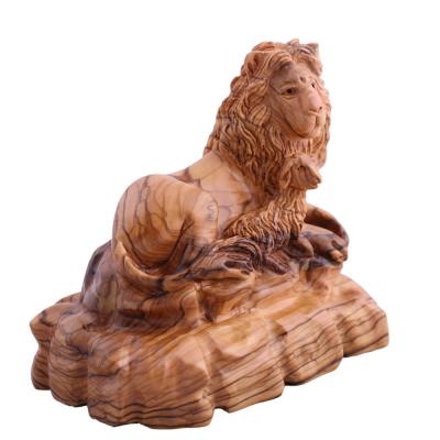 Olive_Wood_Lion_with_a_Lamb1__1471203772_102