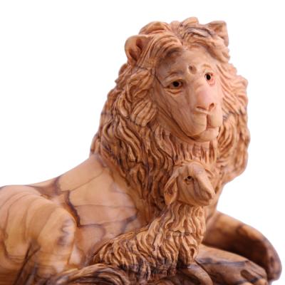 Olive_Wood_Lion_with_a_Lamb2__1471203777_585