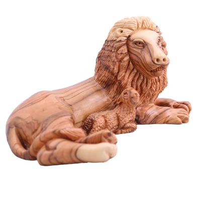 Olive_Wood_Lion_with_a_Lamb5__1471203919_263